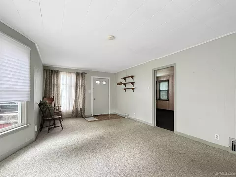 622 Stephenson, Escanaba, MI 49829 photo 5