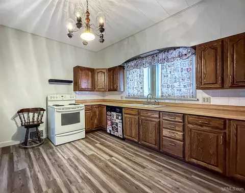 622 Stephenson, Escanaba, MI 49829 photo 8