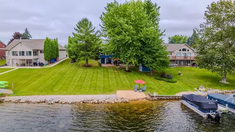1621 Manchester, Gladwin, MI 48624 photo 2