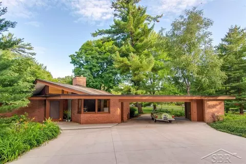 3410 Applewood, Midland, MI 48640