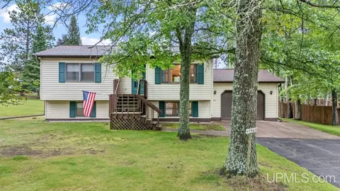 n1547 South Circle Drive, Norway, MI 49870