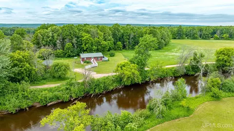 13680 River Bnd, Pelkie, MI 49958