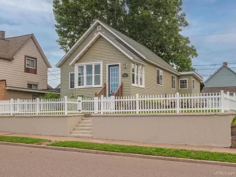 1106 N 2nd, Ishpeming, MI 49849