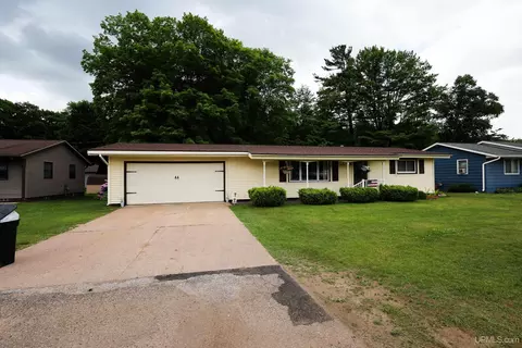 924 Maas, Negaunee, MI 49866 photo 2