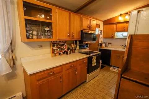 924 Maas, Negaunee, MI 49866 photo 21