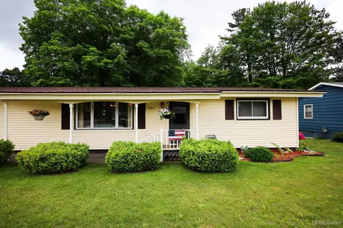 924 Maas, Negaunee, MI 49866 photo 3