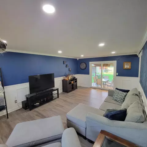 Living - 73699 Franklin, Armada, MI 48005 photo 2 of 2
