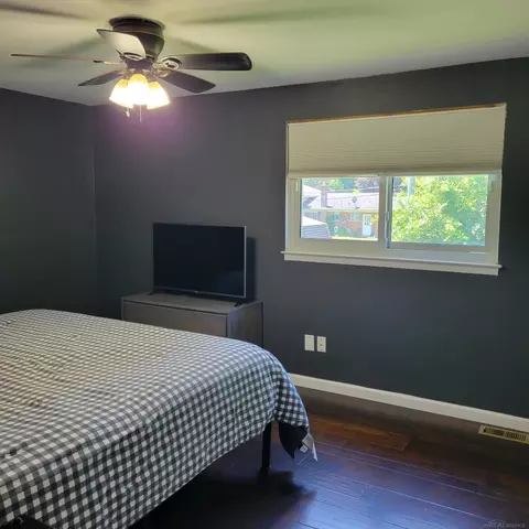 Bedroom - 73699 Franklin, Armada, MI 48005 photo 2 of 2