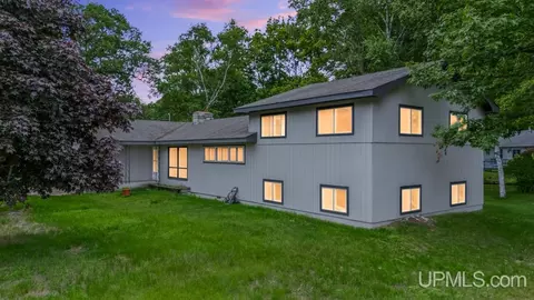 2511 S 21st, Escanaba, MI 49829