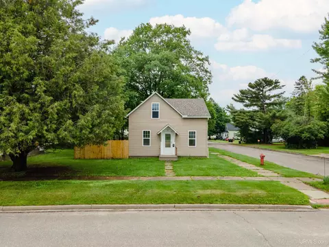 802 W Cayuga, Iron River, MI 49935