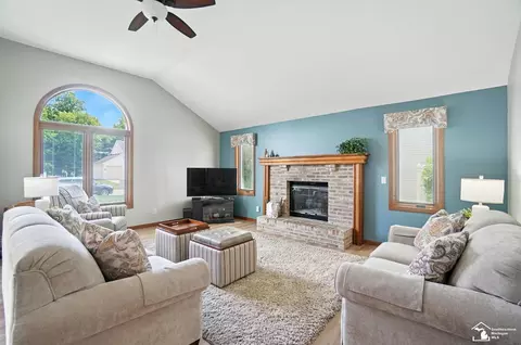 7369 Apple Grv, Temperance, MI 48182 photo 4