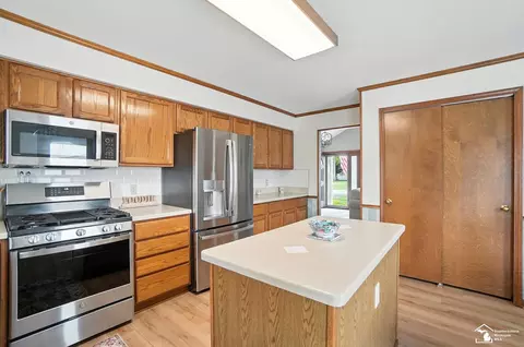 7369 Apple Grv, Temperance, MI 48182 photo 14