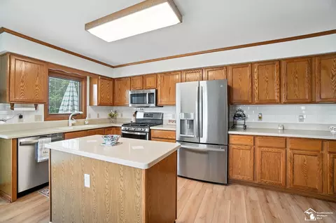 7369 Apple Grv, Temperance, MI 48182 photo 9