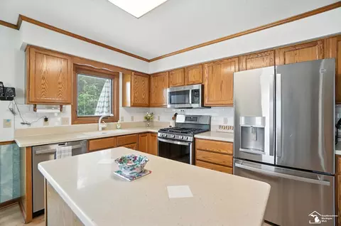7369 Apple Grv, Temperance, MI 48182 photo 11