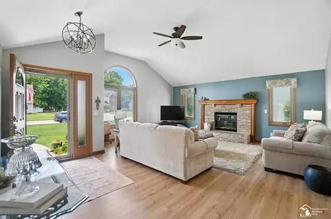 7369 Apple Grv, Temperance, MI 48182 photo 5