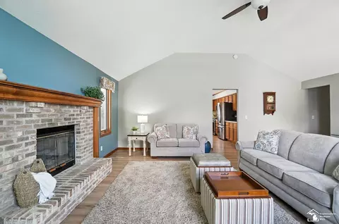 7369 Apple Grv, Temperance, MI 48182 photo 8