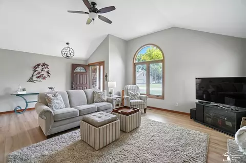 7369 Apple Grv, Temperance, MI 48182 photo 7