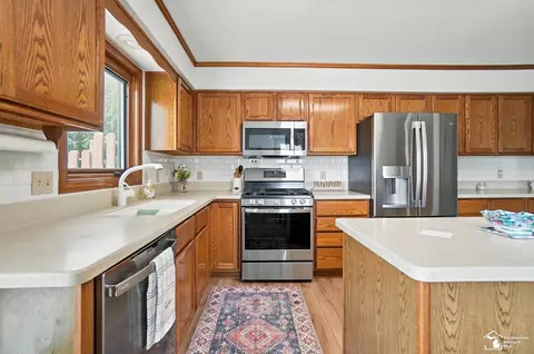 7369 Apple Grv, Temperance, MI 48182 photo 12