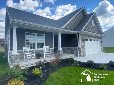 8260 Grande Lk, Temperance, MI 48182