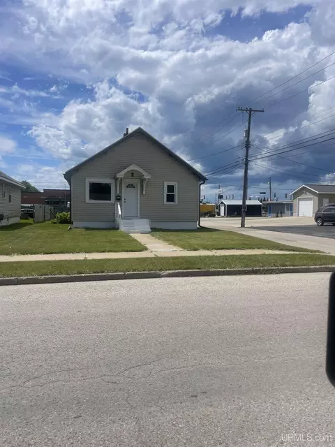 112 S 22nd, Escanaba, MI 49829 photo 2
