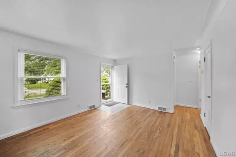 Living - 309 E Logan, Tecumseh, MI 49286 photo 1 of 2