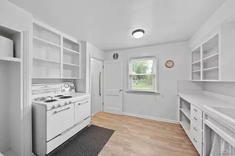 Kitchen - 309 E Logan, Tecumseh, MI 49286 photo 2 of 2