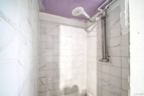 Bath - 309 E Logan, Tecumseh, MI 49286 photo 2 of 2