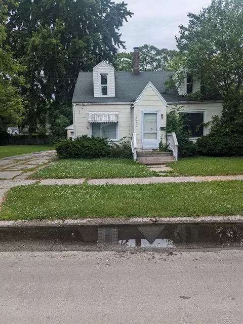 2220 Parkwood, Saginaw, MI 48601