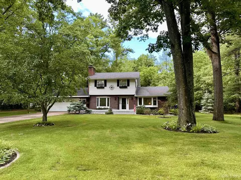 w8660 Orchard Street, Iron Mountain, MI 49801