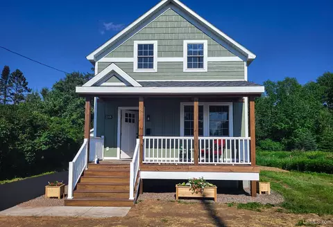 2108 Presque Isle, Marquette, MI 49855