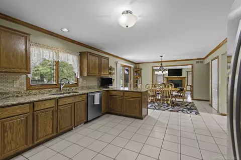 Kitchen - 49638 Streamwood, Macomb, MI 48044 photo 2 of 3