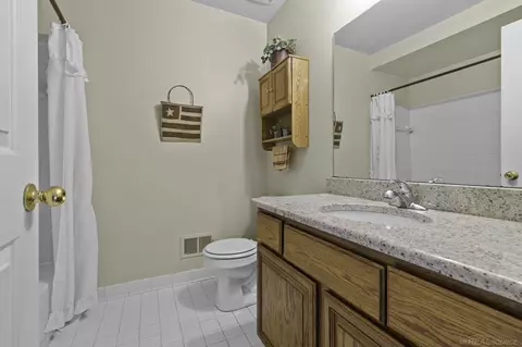 Bath - 49638 Streamwood, Macomb, MI 48044 photo 3 of 4
