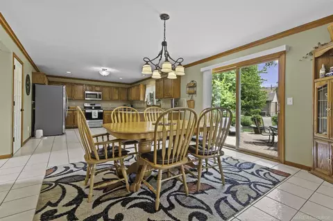 Dining - 49638 Streamwood, Macomb, MI 48044 photo 2 of 2