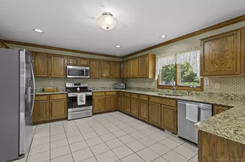 Kitchen - 49638 Streamwood, Macomb, MI 48044 photo 1 of 3