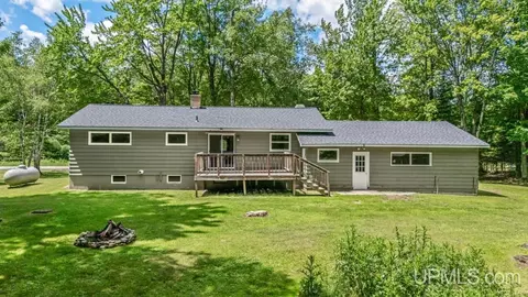 Exterior - 5006 L75, Escanaba, MI 49829 photo 5 of 9