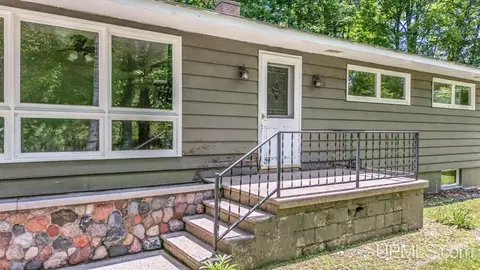 Exterior - 5006 L75, Escanaba, MI 49829 photo 4 of 9