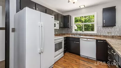 Kitchen - 5006 L75, Escanaba, MI 49829 photo 3 of 3