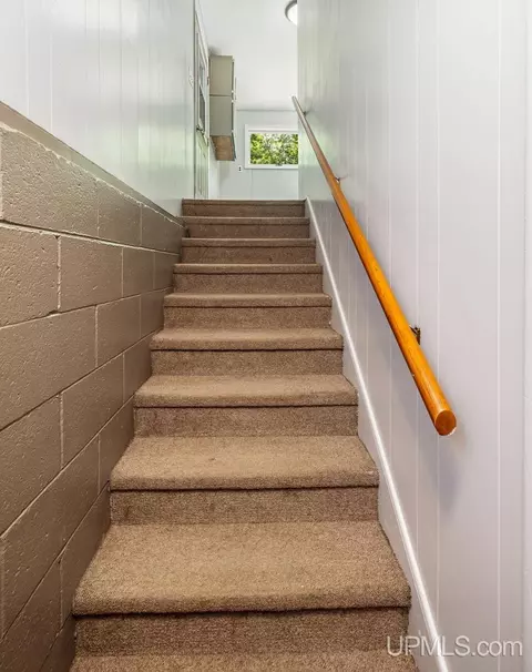 Entry Way - 5006 L75, Escanaba, MI 49829 photo 3 of 3