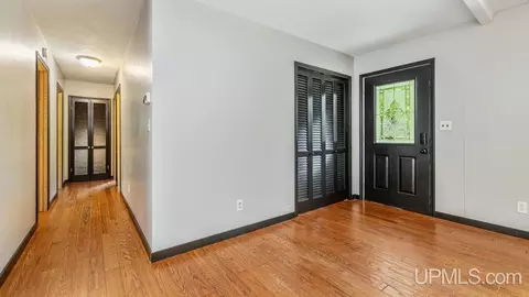 Entry Way - 5006 L75, Escanaba, MI 49829 photo 1 of 3