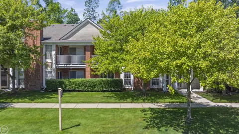 56095 Chesapeake Trl, Shelby Township, MI 48316
