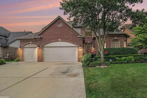 48199 Village, Macomb, MI 48044 photo 2