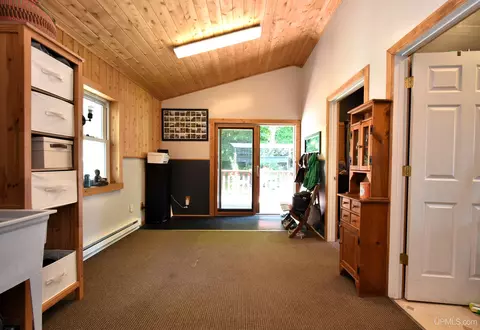 Entry Way - 1483 Washington, Munising, MI 49862 photo 1 of 2