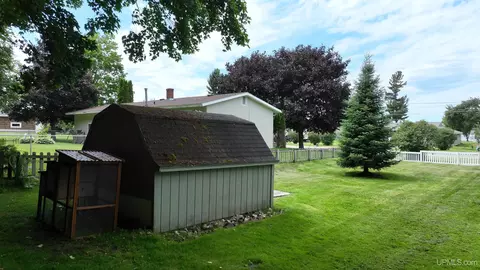 Exterior - 1483 Washington, Munising, MI 49862 photo 4 of 10