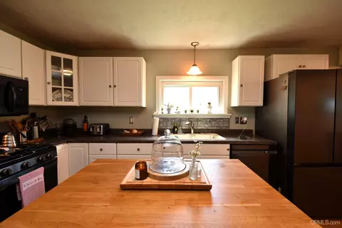 Kitchen - 1483 Washington, Munising, MI 49862 photo 4 of 5