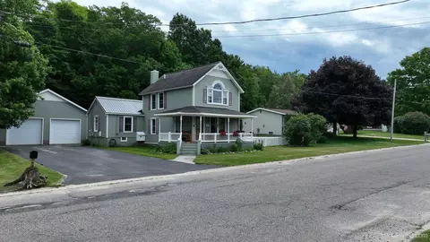 1483 Washington, Munising, MI 49862