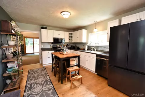 Kitchen - 1483 Washington, Munising, MI 49862 photo 3 of 5