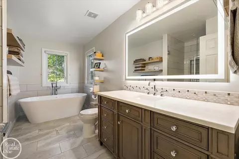 Bath - 47988 Sage, Macomb, MI 48044 photo 1 of 7