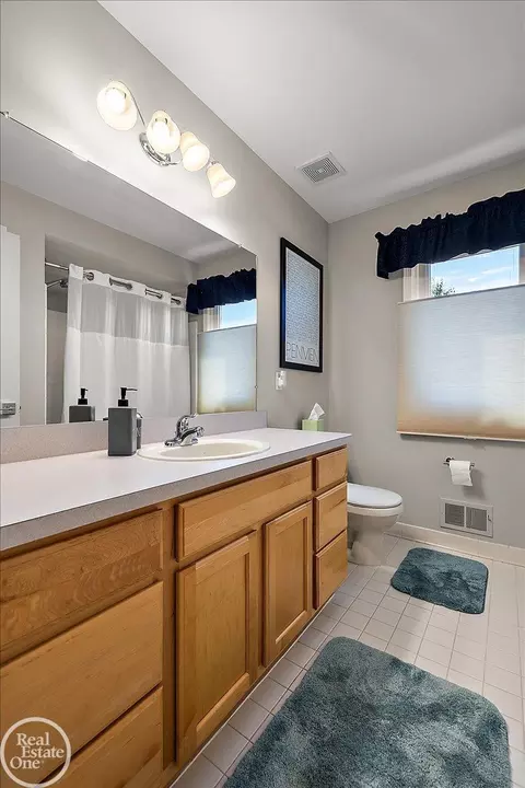 Bath - 47988 Sage, Macomb, MI 48044 photo 6 of 7