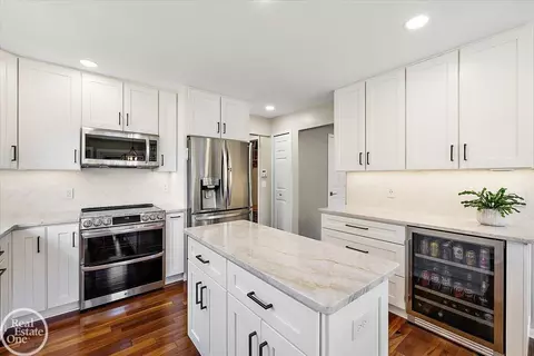 Kitchen - 47988 Sage, Macomb, MI 48044 photo 2 of 4
