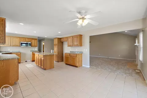 Kitchen - 21579 34 Mile, Armada, MI 48005 photo 5 of 6